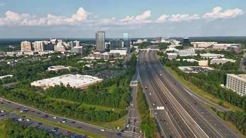 Aerial Drone Hyperlapse of the Toll Road and Skyline of Reston, Virginia Vidéo 344613147