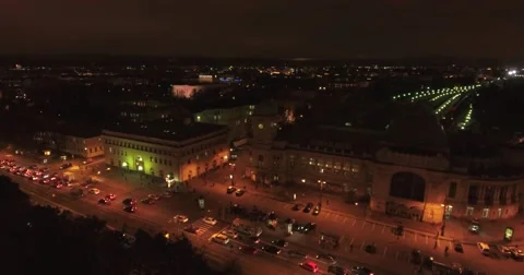 Aerial drone night flight over streets and park near Central Station Saint Peter 库存影片 68842510