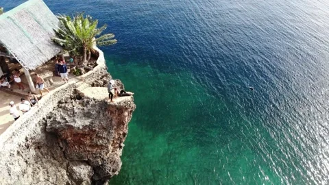 Aerial Drone Orbit of Cliff Jumping Spot, San Juan Siquijor Philippines, 4K 库存影片 335607817