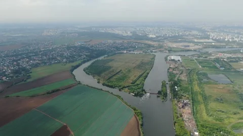 Aerial drone orbit over river countryside Vidéo 326219401