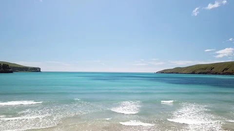 Aerial drone over beach in Okains Bay, New Zealand. 库存影片 101813751