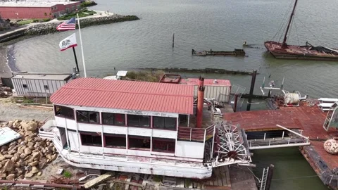 Aerial Drone Over Beached Sternwheeler Riverboat at Boatyard, Benicia, 4K Vídeo Stock 337388145