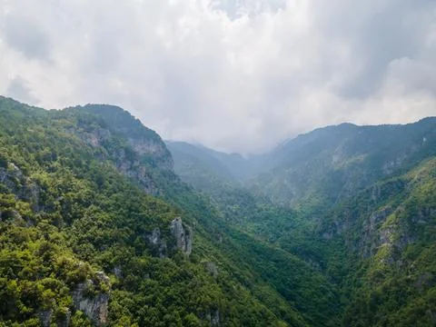 Aerial drone panoramic view of deep gorge and rocky ridge leading to legendar Foto stock