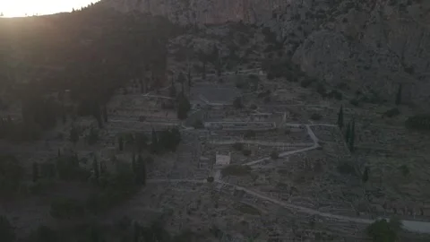 Aerial drone pull back reveal shot of the Temple of Apollo ruins in Delphi Видео 332973003