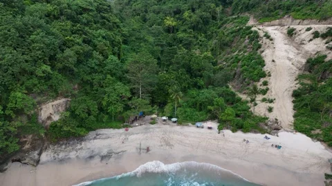 Aerial Drone Pullback From Pandan Beach Revealing Open Ocean, Nusa Penida Bali Stock-Footage 330540548