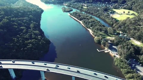 Aerial drone pullback view of Woronora River Bridge, South Sydney, NSW Vídeo Stock 195962896