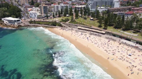 Aerial drone reverse view of iconic Coogee Beach in Sydney, NSW in January 2023 스톡 동영상 229529585