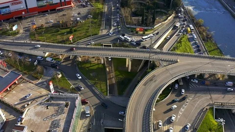 Aerial drone. Roundabout five roads in Sochi. Movement of cars on the highway. Vidéo 104851415