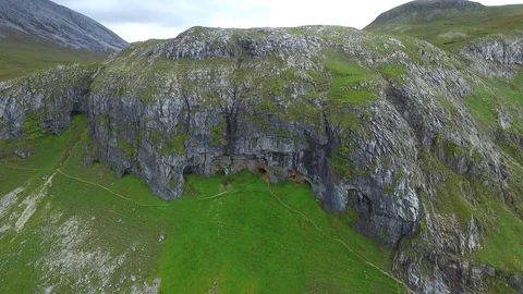 Aerial Drone Shot of the Bone Caves, Inchnadampth Stockbeeldmateriaal 80930051