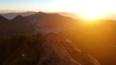 Aerial drone shot capturing the tranquil beauty of a Nainital morning, with Vídeos de archivo 310747966