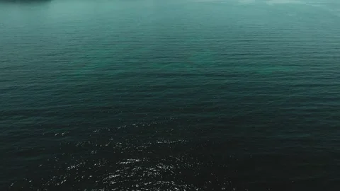 Aerial Drone Shot Diving into Turquoise Sparkling Aegean Sea Vídeos de archivo 344137579