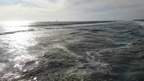 Aerial Drone Shot Down Low Over Beautiful Ocean With Cinematic Movement 4K 動画素材 107287154