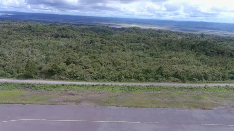 Aerial Drone Shot of Large Scale Land Development and Forest Landscape 4k Vídeos de archivo 337638095