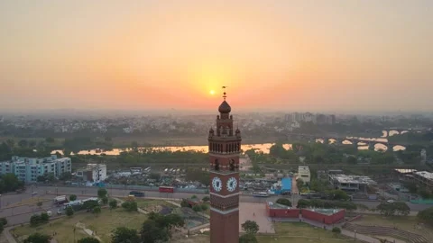 Aerial drone shot of Lucknow’s Clock Tower, surrounded by streets and heritage Vídeos de archivo 299257534