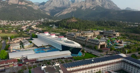 Aerial drone shot of the ocean, beach and mountain coast in Antalya, Kemer Vídeo Stock 155992107