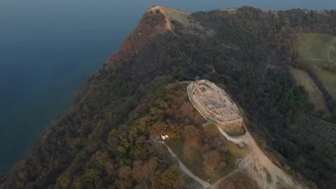 Aerial Drone shot. Panoramic View of Lake Garda (Lago di Garda) Video stock 175122584