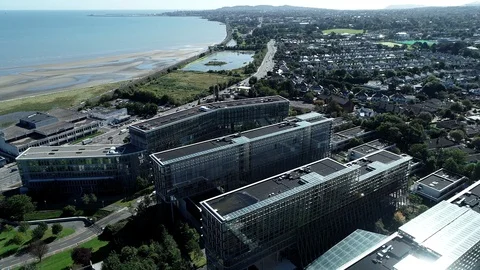 Aerial Drone shot tracking back over Blackrock, Co.Dublin Vídeo Stock 120024190