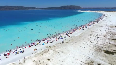 Aerial drone shows Turkey white sand beach and turquoise lake - White Lakefront Vidéo 339932076