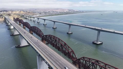 Aerial Drone Slow Motion Over Carquinez Strait Bridges, Benicia, 4K Vídeo Stock 337375218