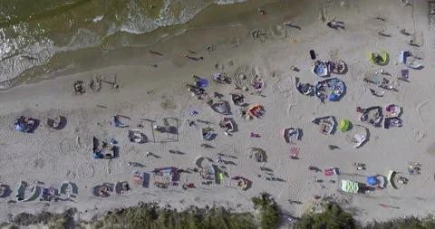 Aerial drone top down view of a beach full of people during summer vacation Stockbeeldmateriaal 94857238