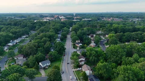 Aerial Drone Tracking Over Fairfax Suburban Residential Neighborhood Vidéo 342360909
