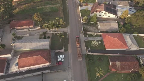Aerial drone tracking shot of logging truck driving through suburban rural .. Vídeos de archivo 335526593