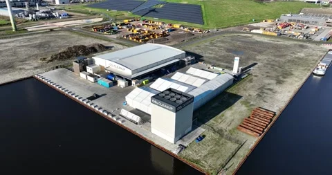 Aerial drone video of a CO2 extraction installation, storagfe underground to Stock-Footage 291946899