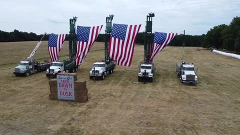 Aerial Drone Video of Large Flags Waving in the WInd on the 4th of July Vídeo Stock 245361770