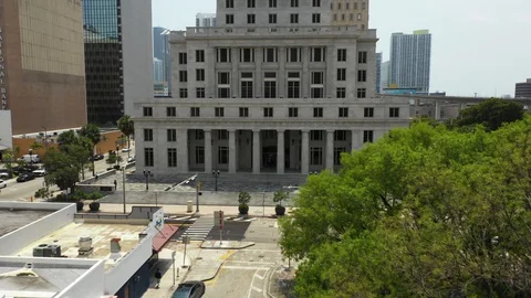 Aerial drone video Miami Dade Courthouse Downtown Stockbeeldmateriaal 128465548