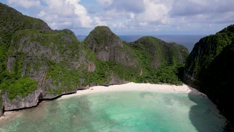 Aerial drone video of Phi Phi Leh with Maya Bay and Pileh Lagoon, Krabi Video stock 310174852