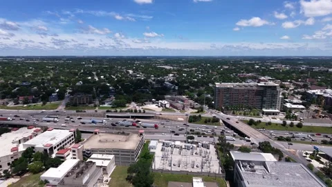 Aerial Drone View of Austin Texas Suburban Neighborhood and Downtown Skyline Vídeos de archivo 338360041