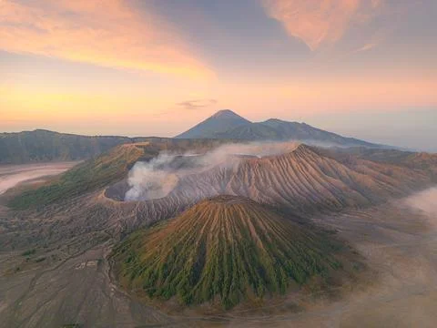 Aerial drone view of Bromo active volcano with Kingkong hill viewpoint, Ten.. Foto stock