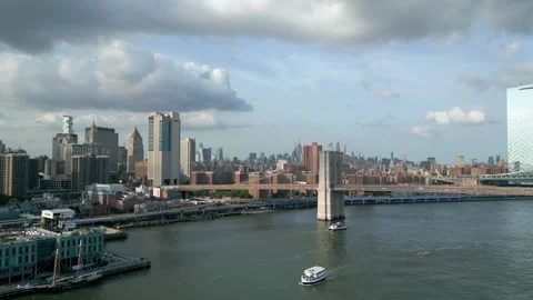 Aerial Drone View of Brooklyn Bridge Over East River – 4K New York City Skyline 스톡 동영상 320849207