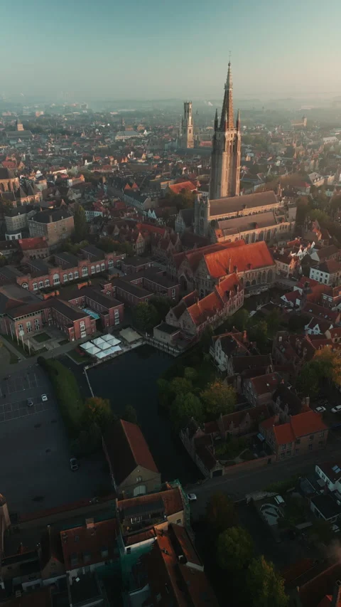 Aerial drone view of Bruges medieval skyline and Church of Our Lady Vídeo Stock 346674438