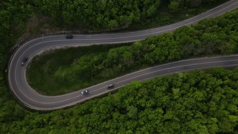 Aerial Drone View Car Driving on Curvy Mountain asphalt Road in Spring 库存影片 240502759