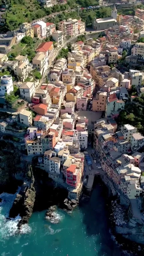 Aerial drone view of Cinque Terre Italy coastal villages and scenic landscapes. Vídeos de archivo 335018737