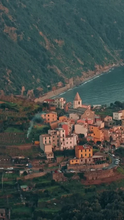 Aerial drone view of Cinque Terre Italy coastal villages and scenic landscapes. Vídeos de archivo 335018920