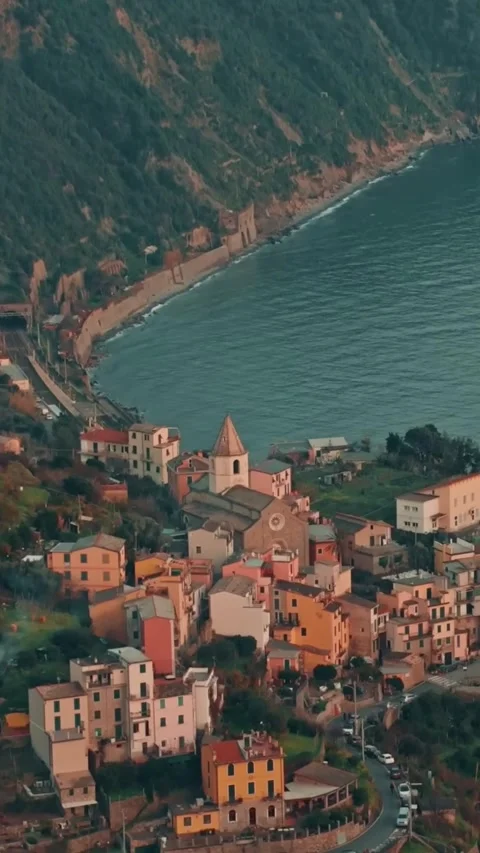 Aerial drone view of Cinque Terre Italy coastal villages and scenic landscapes. Vídeos de archivo 335018933