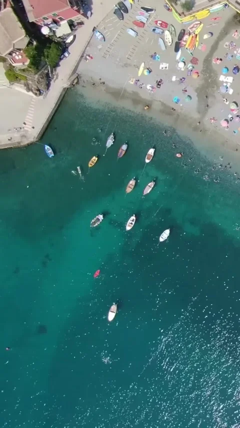 Aerial drone view of Cinque Terre Italy coastal villages and scenic landscapes. Vídeos de archivo 335018973