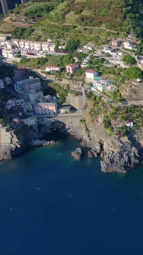 Aerial drone view of Cinque Terre Italy coastal villages and scenic landscapes. Vídeos de archivo 335018980