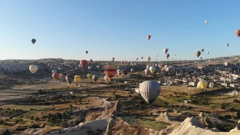 Aerial drone view of crowded hot air balloons over Cappadocia - Travel Turkey Vidéo 340012818