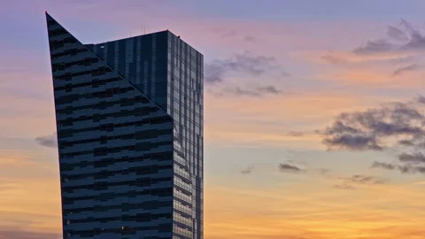 Aerial drone view of the distinctive angular skyscraper, located in Warsaw Vídeo Stock 323436926
