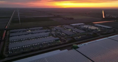 Aerial drone view at dusk on a datacenter building facility. Internet, web, e 스톡 동영상 275581566