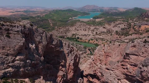Aerial Drone View of El Chorro Rock Spires, Valley and Embalse Guadalteba — 库存影片 336955006