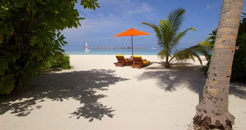 Aerial drone view of empty beach chairs and umbrella on a tropical island in the Vídeos de archivo 86721439