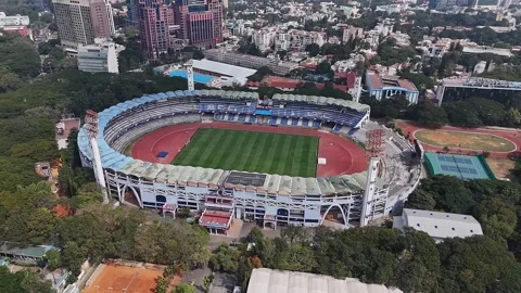 Aerial drone view of the empty M. Chinnaswamy Stadium amidst Bengalurus cit.. Video stock 330274572