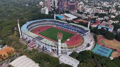 Aerial drone view of the empty M. Chinnaswamy Stadium amidst Bengalurus cit.. Stock-Footage 330274583