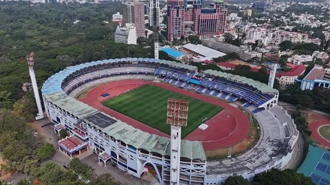 Aerial drone view of the empty M. Chinnaswamy Stadium amidst Bengalurus cit.. Stock-Footage 330274603