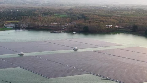 Aerial Drone View of Floating Solar Array at Karangkates Dam Vídeo Stock 345493558