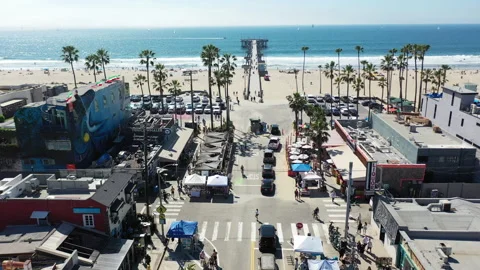 Aerial Drone view flying down Washington Blvd towards the Venice Beach Pier Video stock 331314097